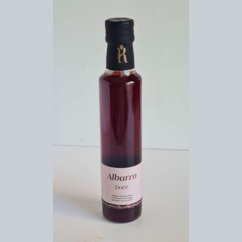 Botella vinagre fondo blanco